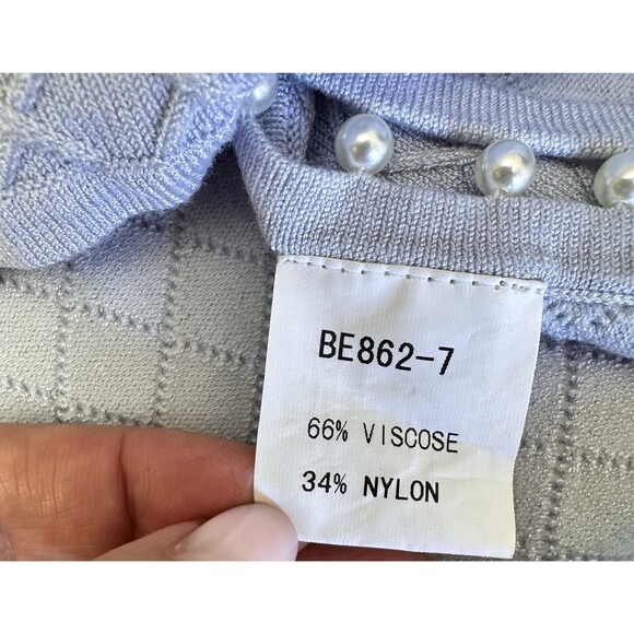 Leo & Ugo Women's Light Blue Textured Short Sleeve Pearl Neckline Sweater Sz M - Picture 8 of 16